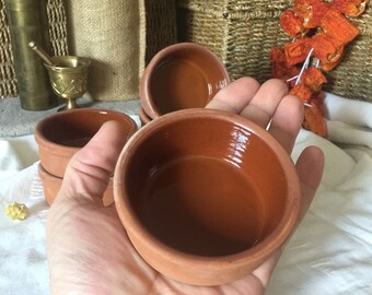 Raditional Handcrafted Clay Pot-قدر فخاري تقليدي مصنوع يدويًا