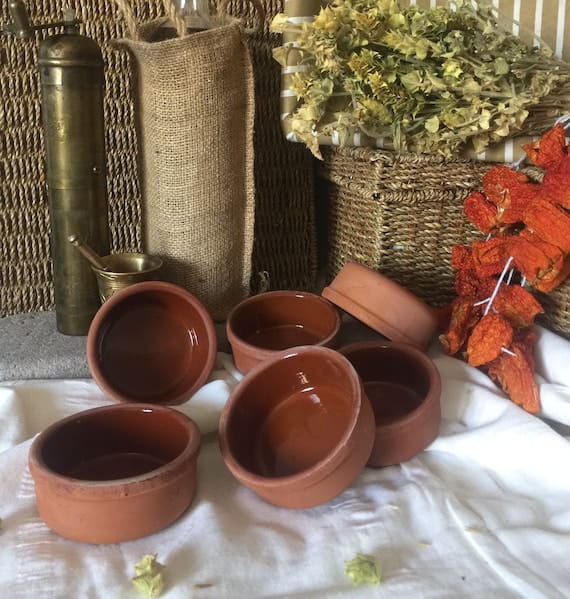 Raditional Handcrafted Clay Pot-قدر فخاري تقليدي مصنوع يدويًا