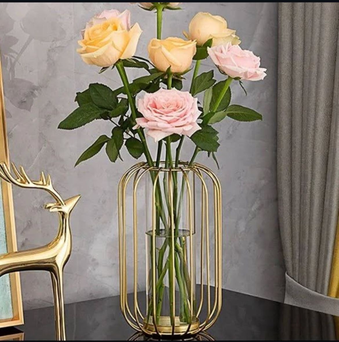 ديكور معدني مع فازة زجاجية-Glass vase with golden metal
