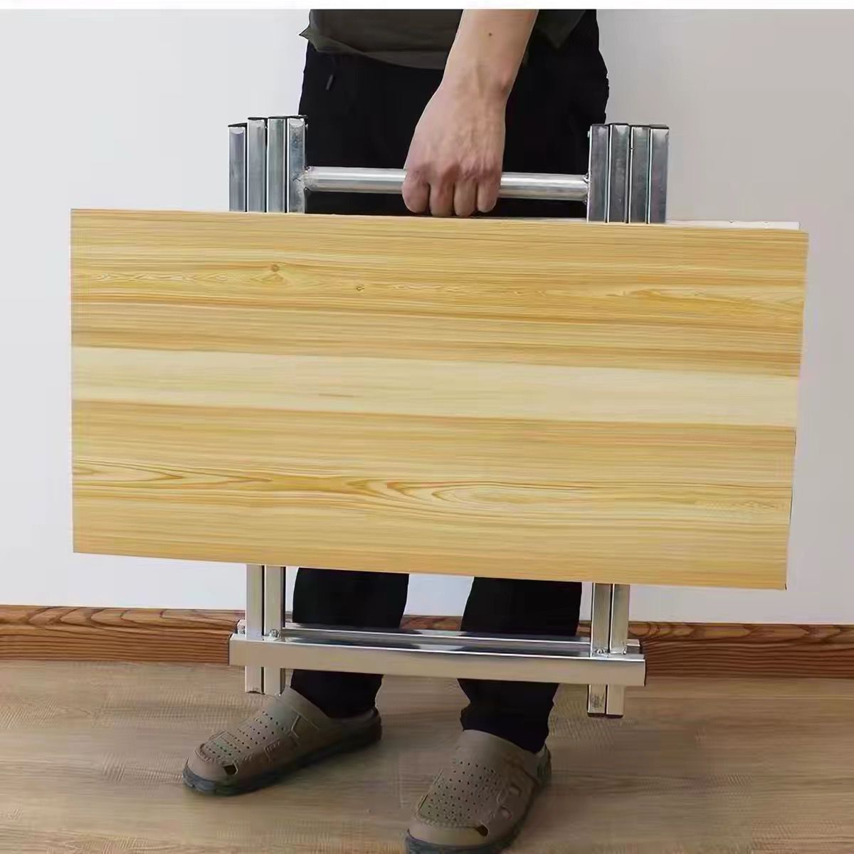 Portable and foldable table - طاوله قابله للطي و الحمل