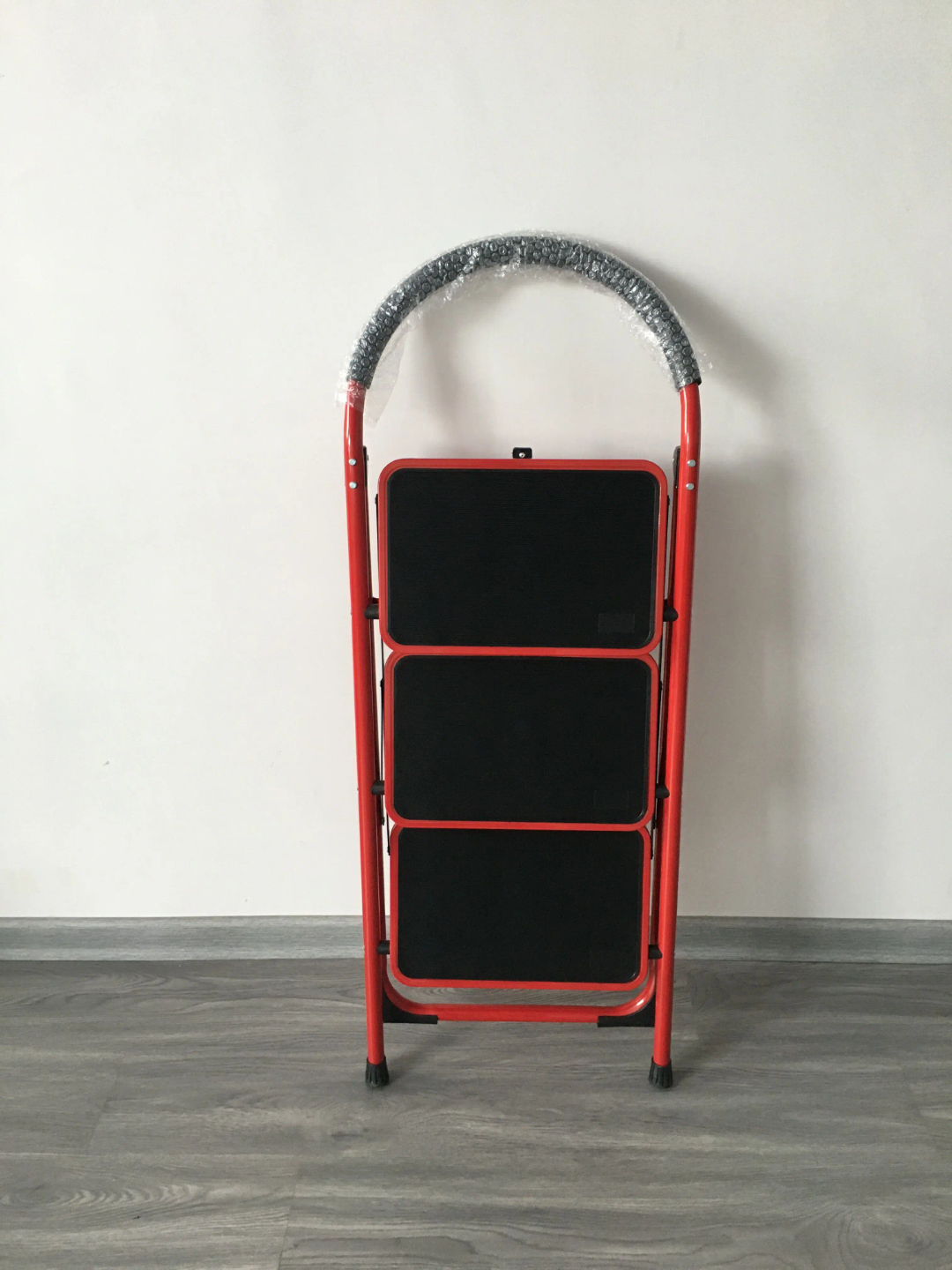 Household ladder - سلم قابل للطي