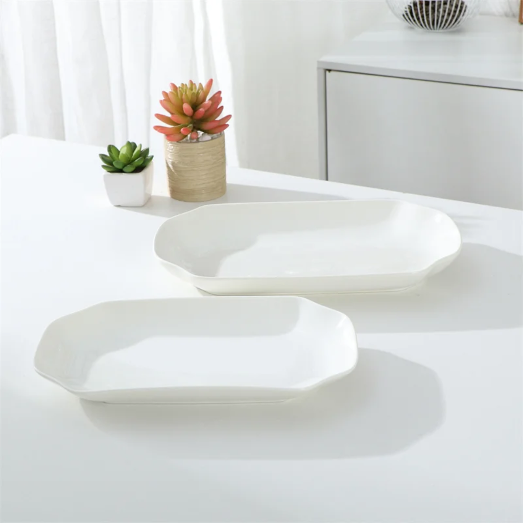 White octogonal dish- جاط أبيض مثمن
