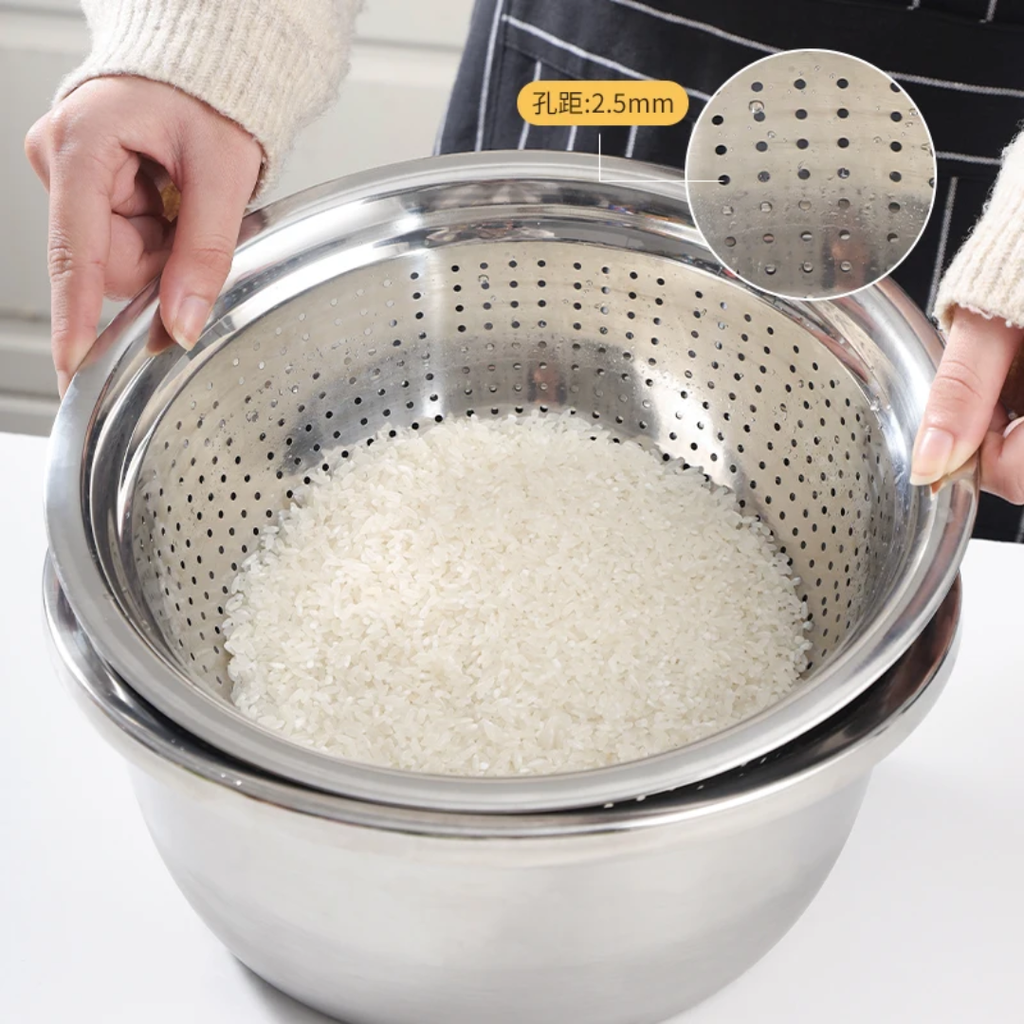 Stainless steel pot and strainer and grater - جاط و مصفاة و مبرشه ستانلس ستيل