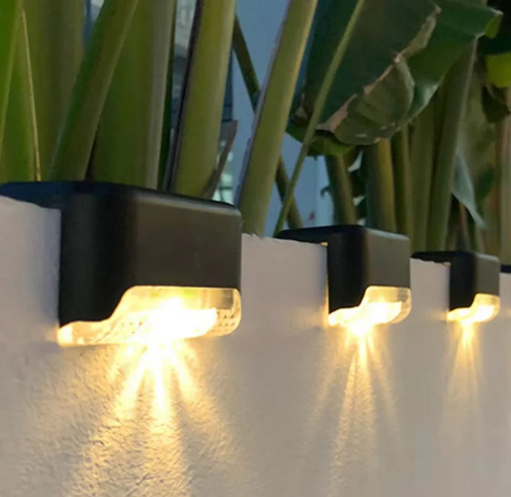 Solar powered led outdoor light 4 pcs