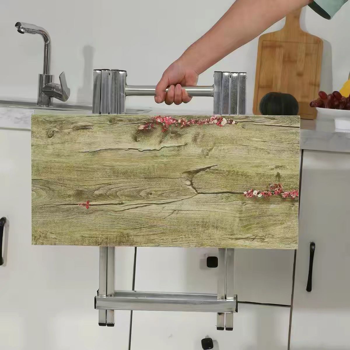 Portable and foldable table - طاوله قابله للطي و الحمل